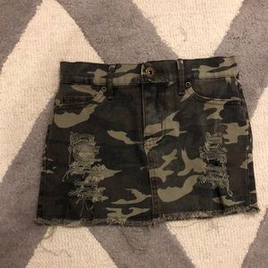 Size 8 so nikki jean skirt